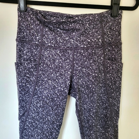 EUC Athleta Salutation Stash Pocket Tight Pebble Beach Legging Gray Small - Picture 4 of 15